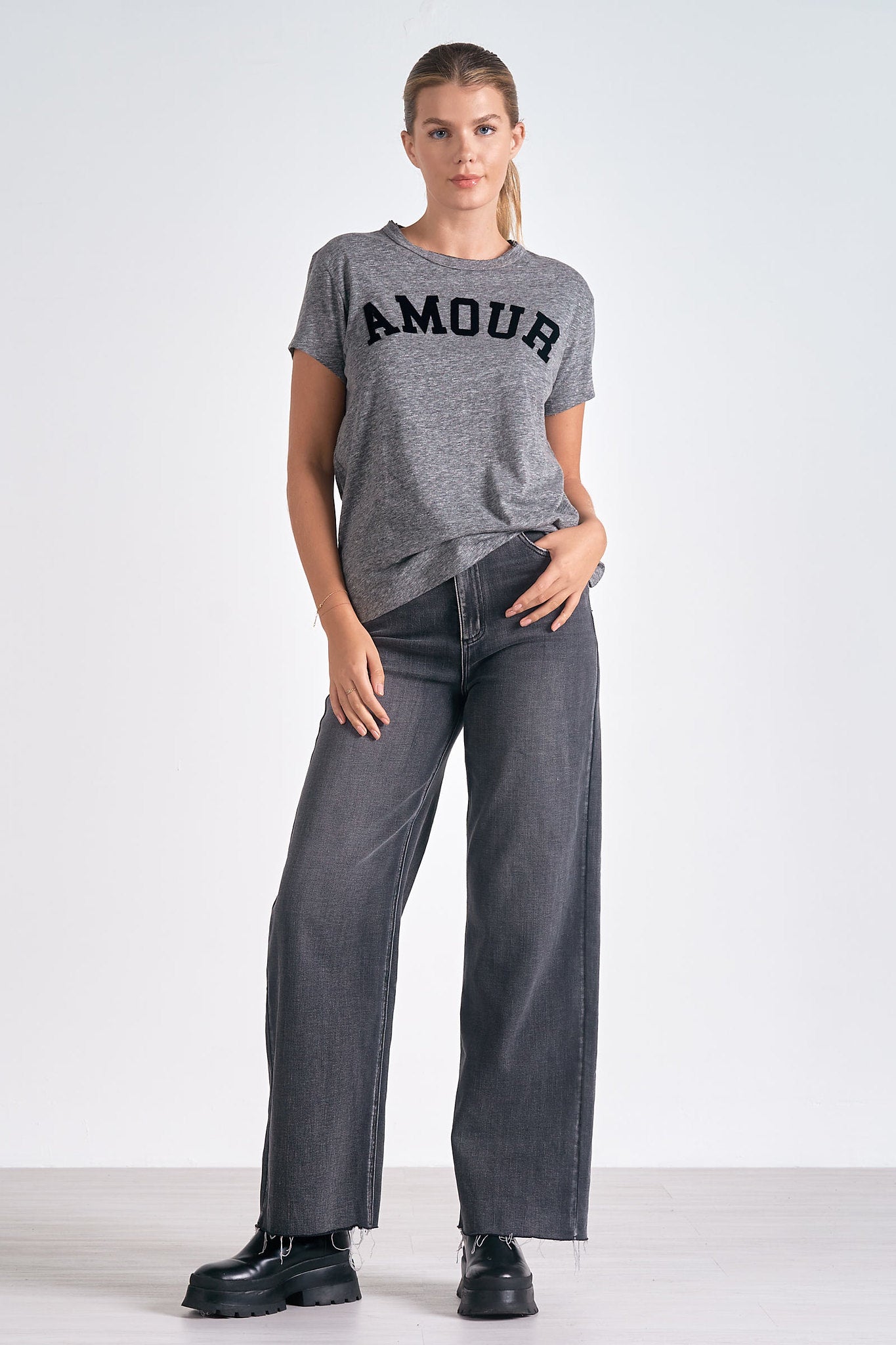 Amour Graphic Tee