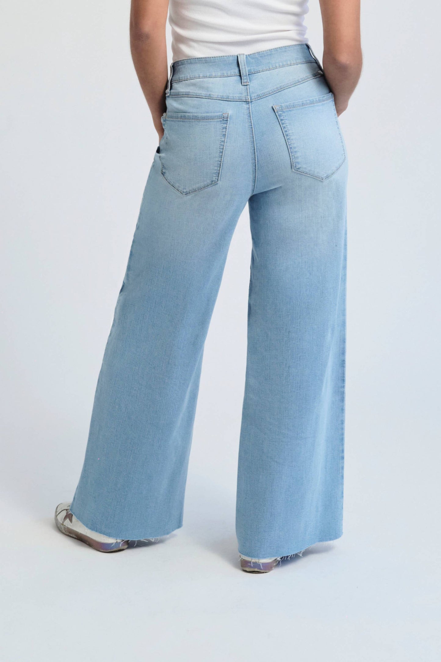 Cropped Wide Leg Jean w/ Tuxedo Side Seam