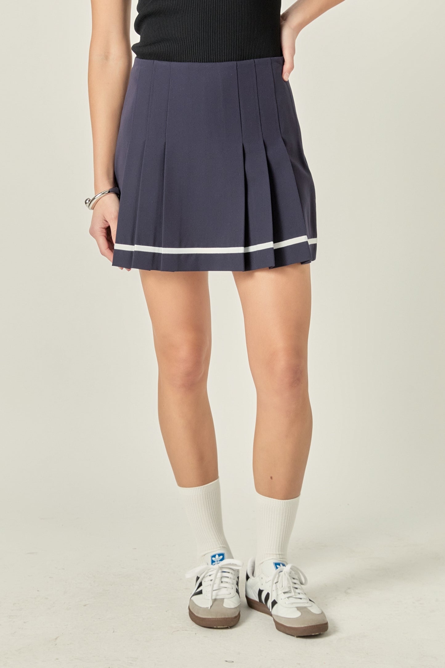 Pleated Contrast Mid-Rise Skort