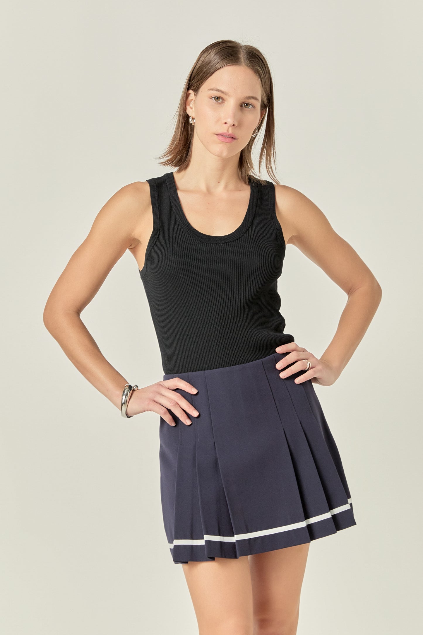 Pleated Contrast Mid-Rise Skort