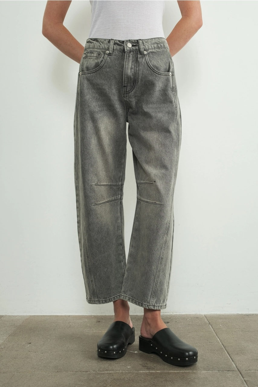 Relaxed Fit Cropped Barrel Jeans