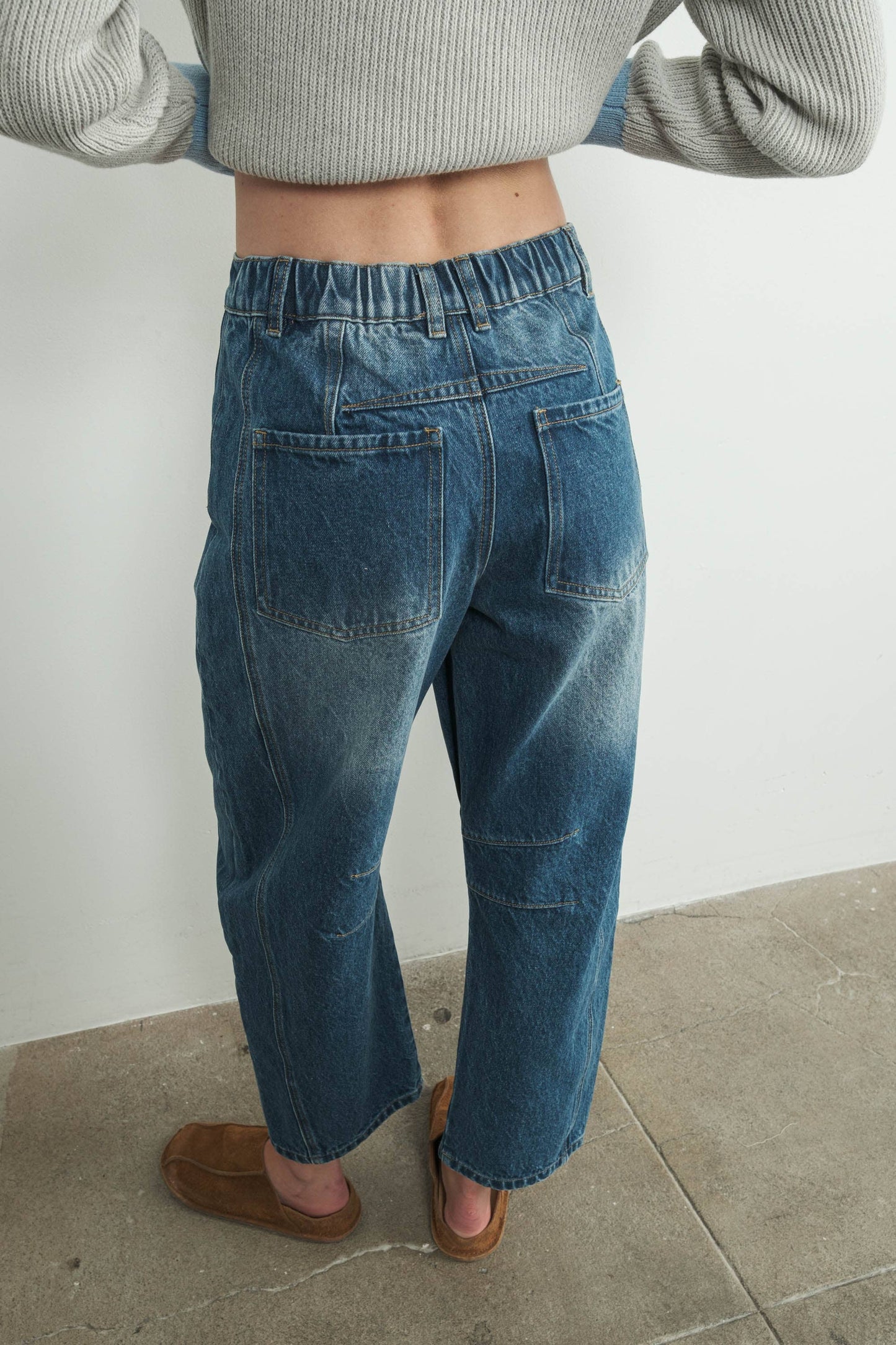 Relaxed Fit Cropped Barrel Jeans