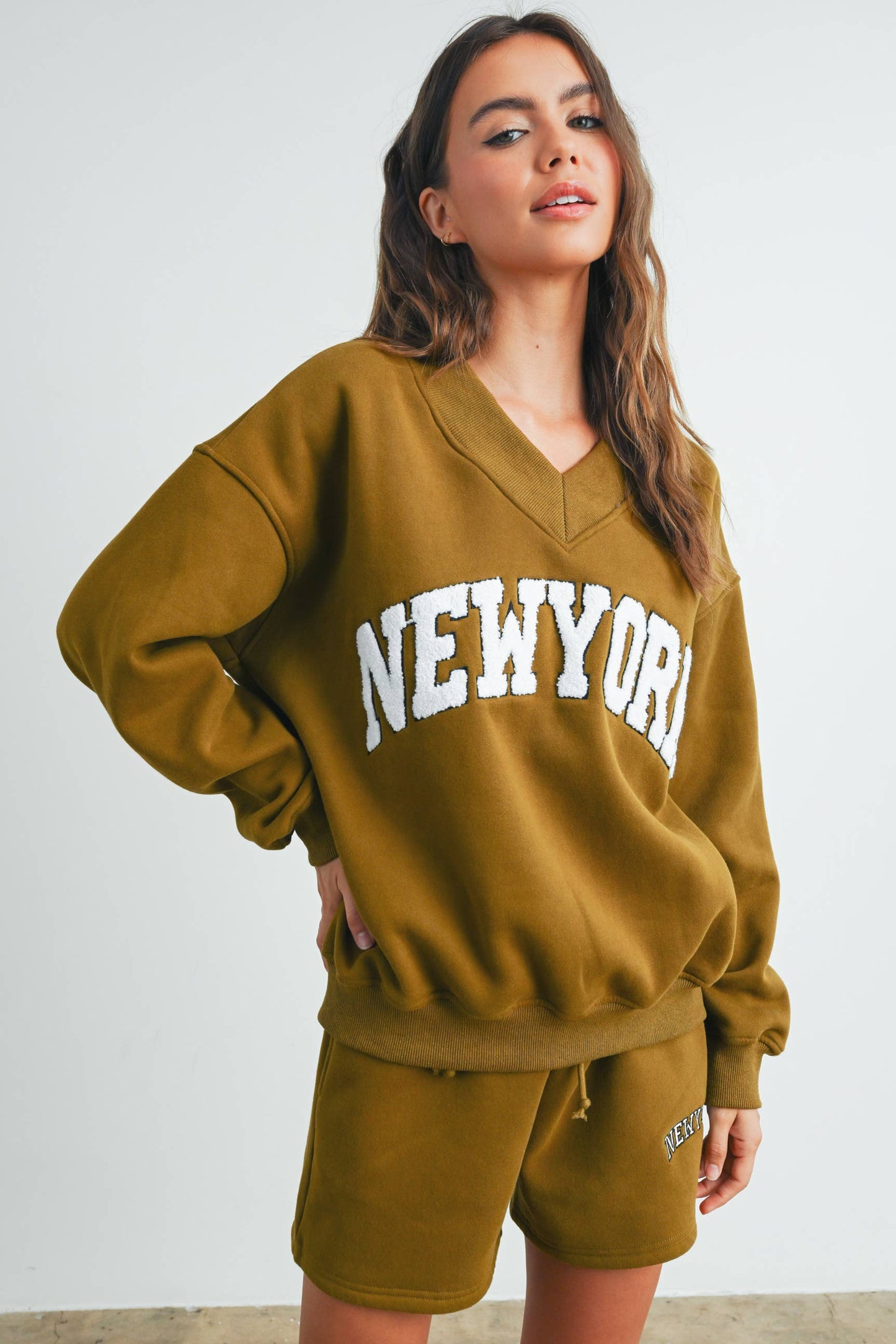 New York V-Neck Sweatshirt