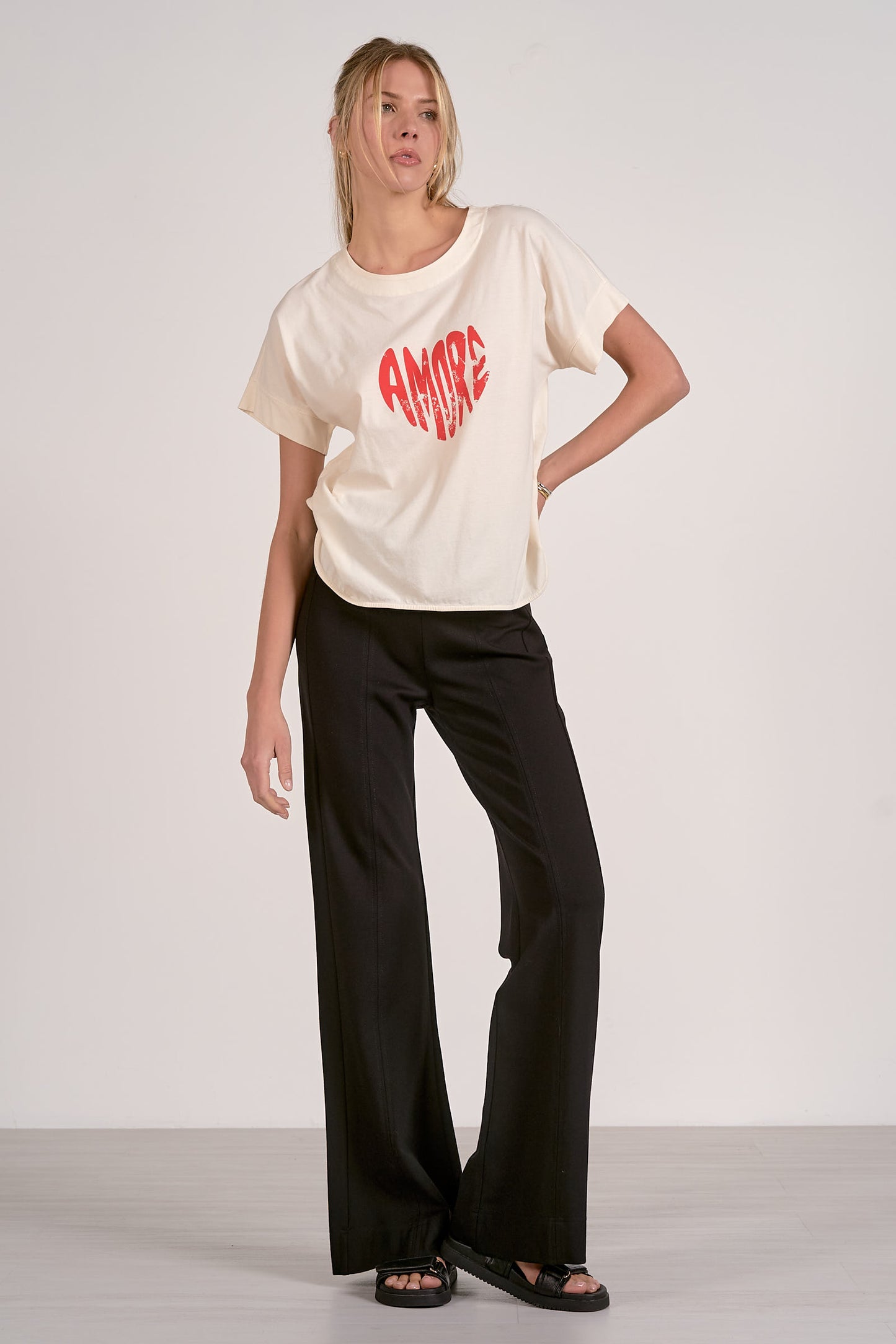 Amore Graphic Tee