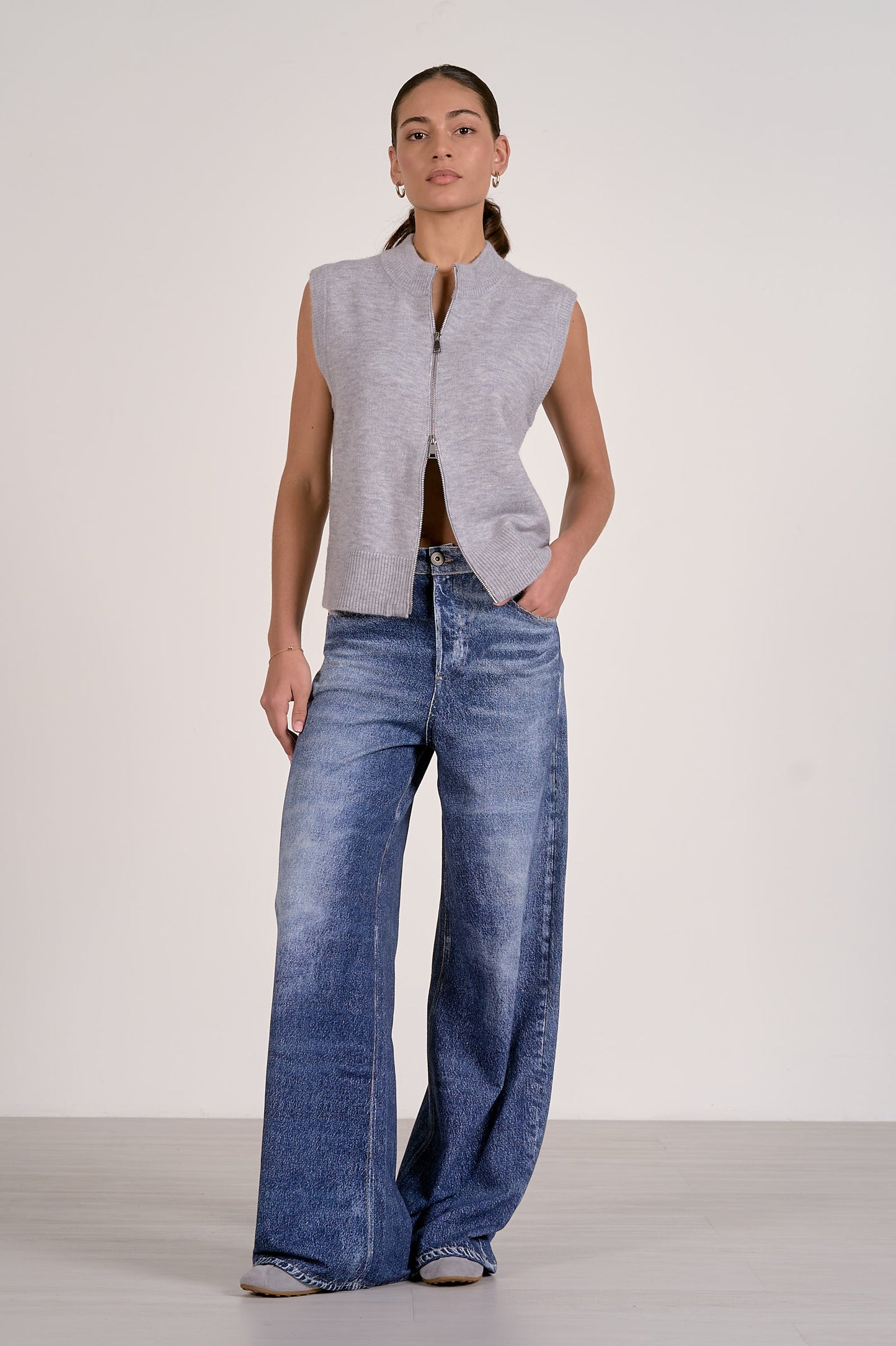 Sleeveless Zipper Sweater