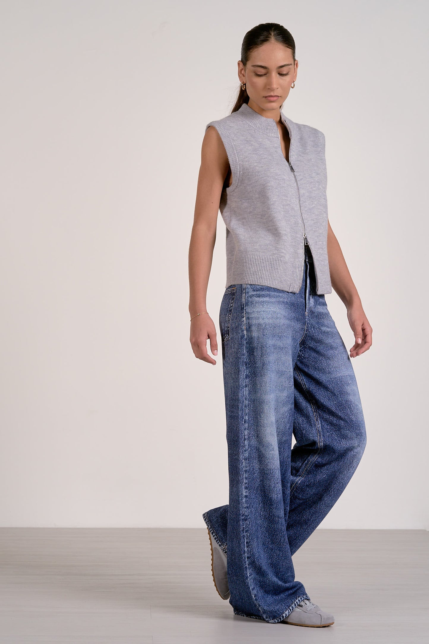 Sleeveless Zipper Sweater